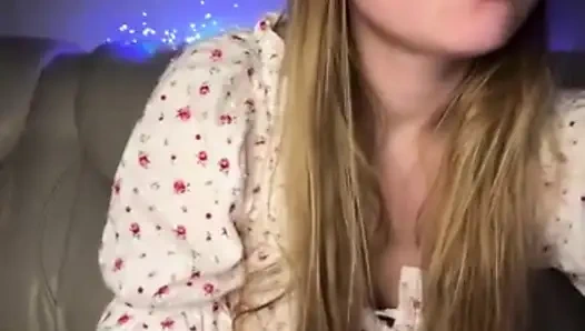 Jucielussie twerking dengan stoking seksi