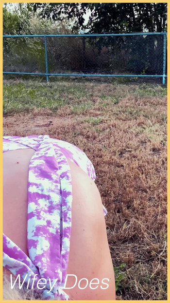 Wifey le encanta ser traviesa en público