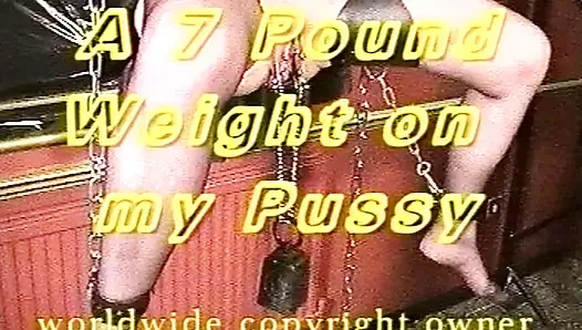 Вес 7 фунтов на мою киску, пока меня связали в воздухе