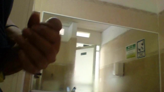 Paja en banio publico