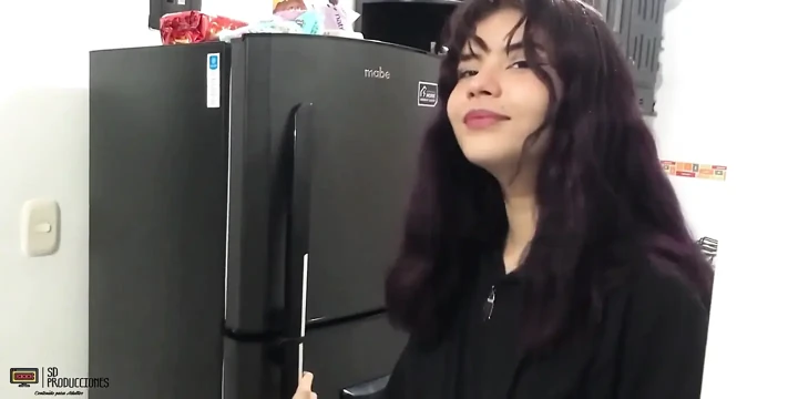 我的继妹喜欢吮吸我的鸡巴并被干