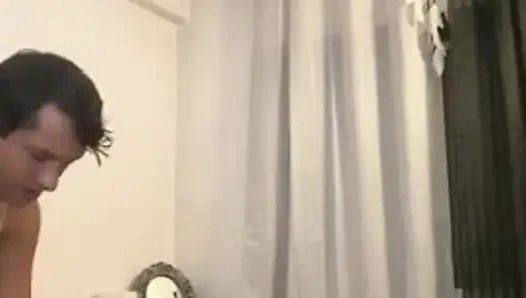 Подруга с той же улицы испытывает много оргазмов в моем рту