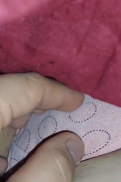 Xxx desi üvey kız kardeşiyle çarşaflar arasında oynuyor