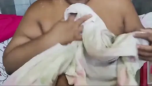 Adik tiriku, boleh aku crot di wajahmu?