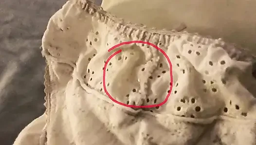 Üvey kız kardeş külotla mastürbasyon