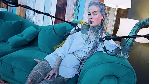 Я говорю о F - Страх - подкаст ASMR, Sfw говорит готессу, худенькая девушка дреды татуированная модель татуированная девушка