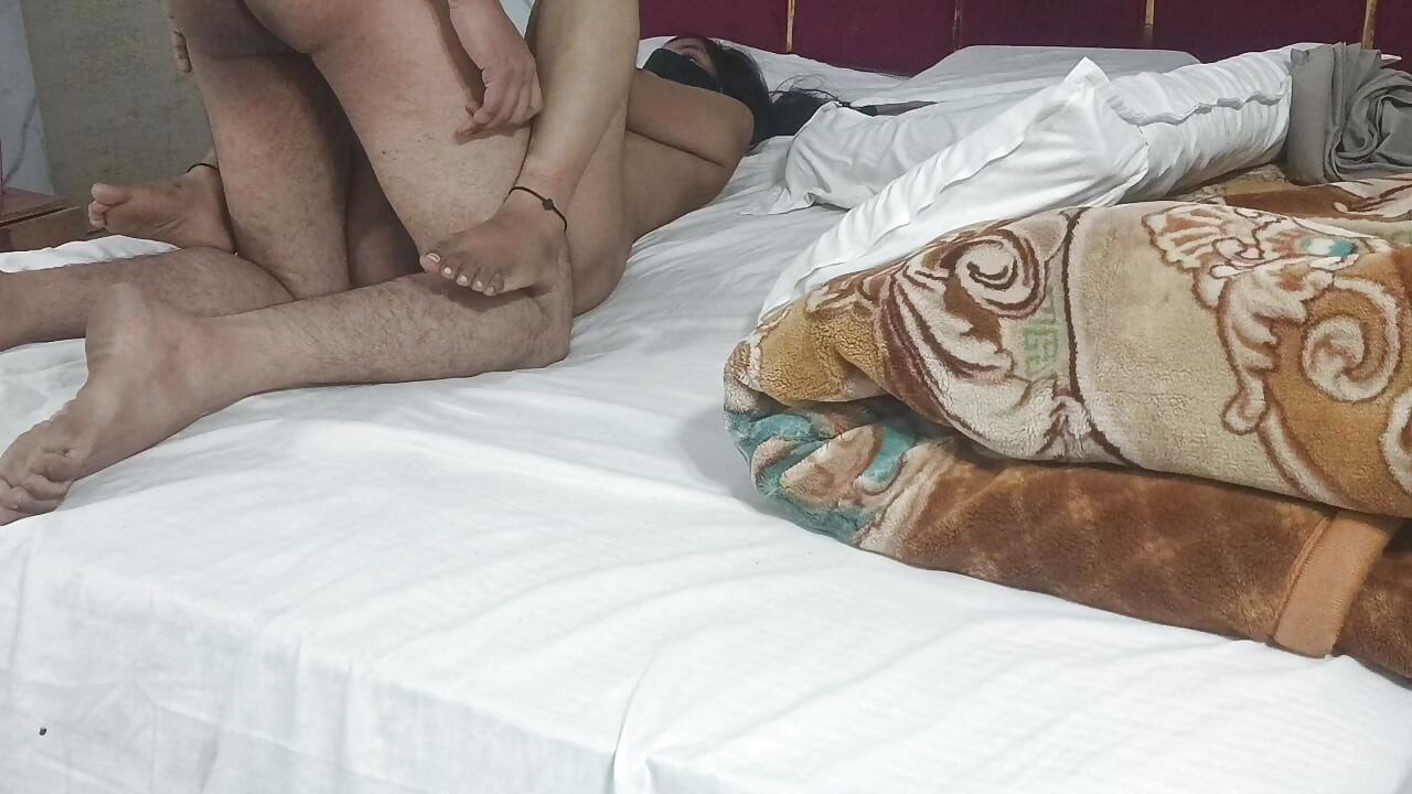 P2 Miss mahi gave a massage to boyfriend in hotel