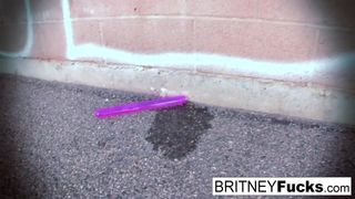 Poesjeseter Britney met paars haar proeft de roodharige van Marie