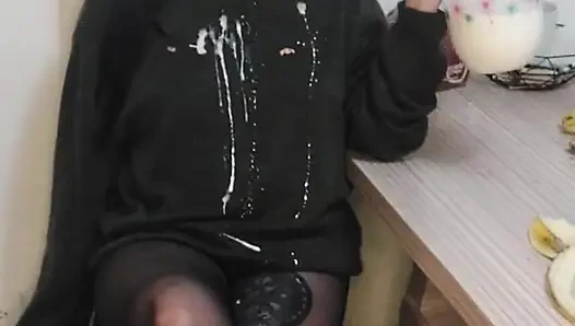 Perutku dicrot sperma hangat setelah dientot habis-habisan