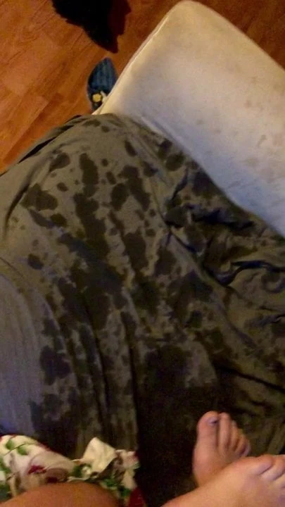 GoldenBear squirts SOOO good for Daddy.