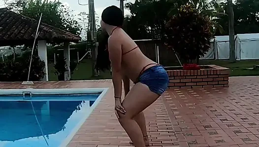 Fetish menari dengan perawan pantat besar Latina