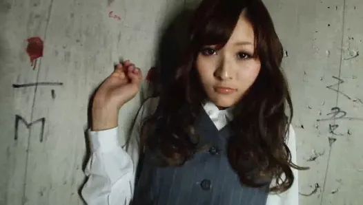 Urocza japońska nastolatka pracuje po szkole jako niewolnica seksualna, aby zarobić trochę pieniędzy