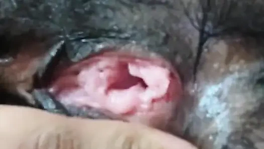 Возбужденная девушка дези мастурбирует дилдо