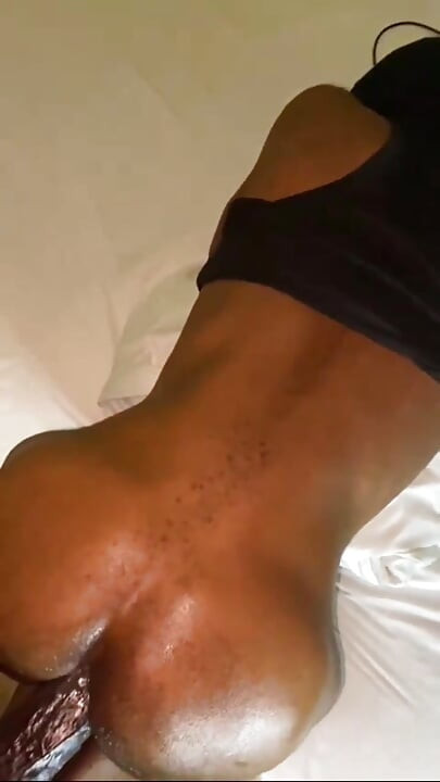 一个38岁的直男在暴徒的手中失去了童贞