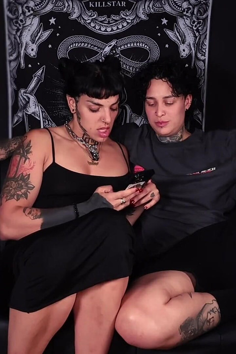 Más suelto pene pequeño humillación