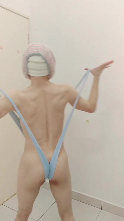 Hentai Kamen cosplay dance