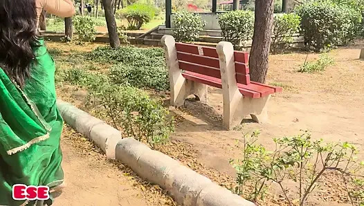 Desi Beautiful Bhabhi Mili Park Mein AUR Ghar tak Aaayi Chudai Ke liye