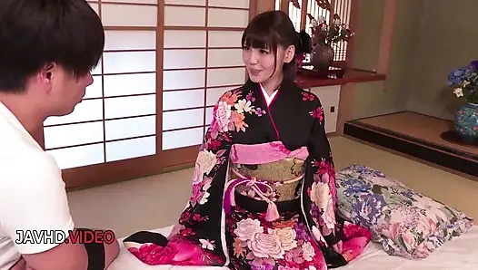 Cewek jav dengan kimono dientot habis-habisan sampai muncrat banyak banget