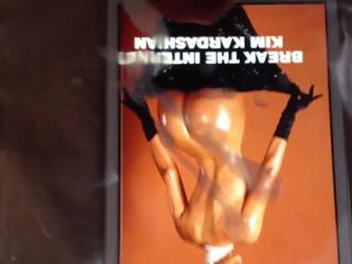 Трибьют спермы для Kim Kardashian, обнаженная задница, фотошоп, бумага 2014