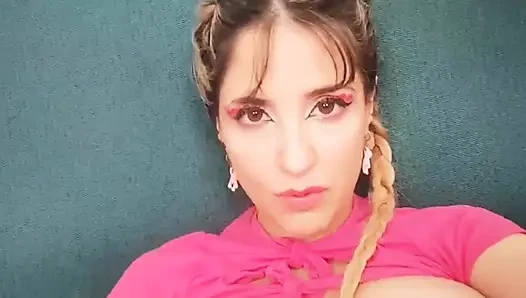 Hai sayang! Aku nggak crot di videoku waktu lagi nungguin tetanggaku datang ke rumahku!