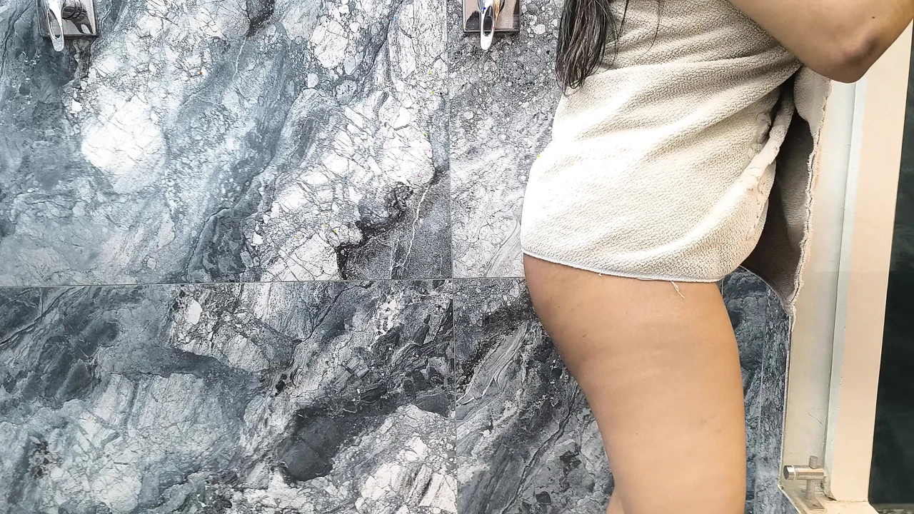 What a delight! Stepdaughter invites her stepfather to have sex in the bathroom