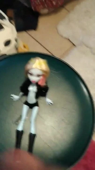 Cumming on abby monster high