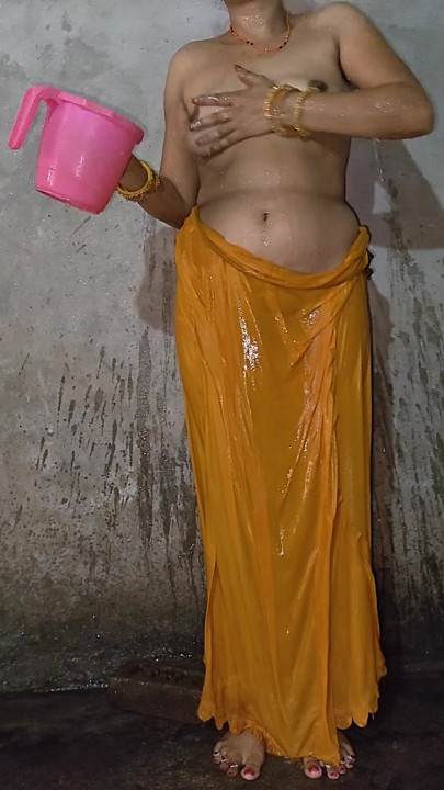 Desi ehefrau badezimmer mich nackt baden