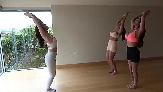 Mila ve Charlie'nin esaret yogası: bağlı sıkı ve eğitmen latin tarafından sikiliyor! (fullhd)