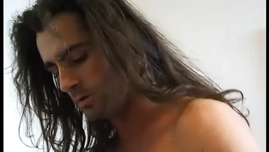 Горячая юная блондинка принимает это в анал