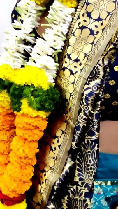 Dost ka suhagrat ke liye bed saja raha tha aur dulhan muze se chudai kara liya | Clip 1