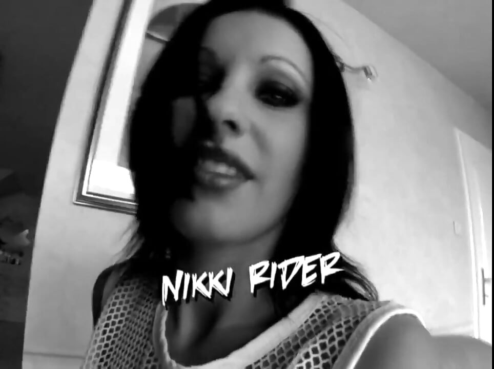 Super quente jovem Nikki Rider, todas as poses de foda