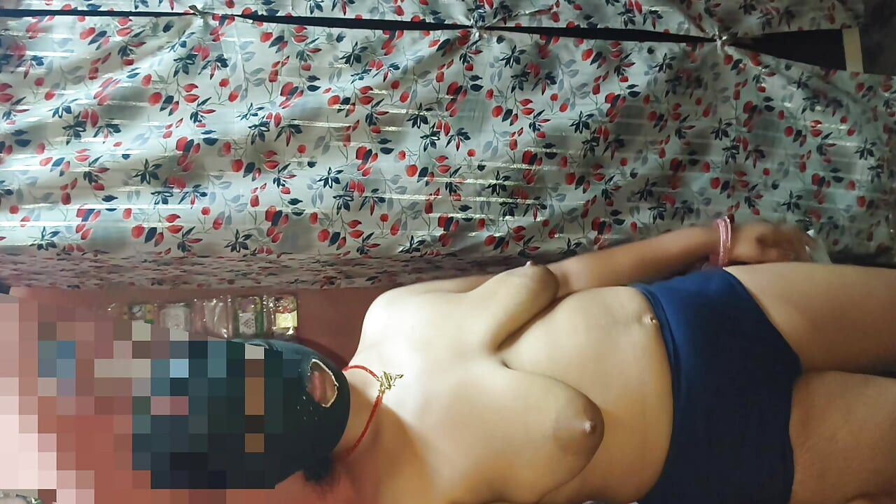 Desi große nippel
