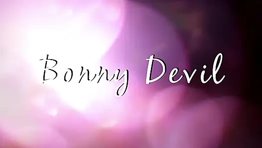 Соблазнительная милфу с большой задницей трахнули в машине