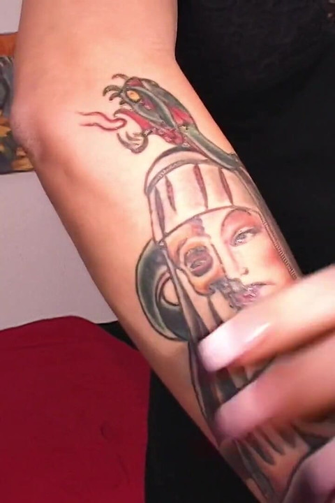 Inked Alt Babe Demi & Hendes Store Dildo