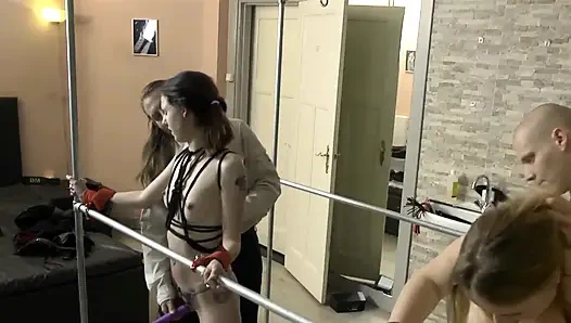 Meliss ve Zoë şaplak yiyor