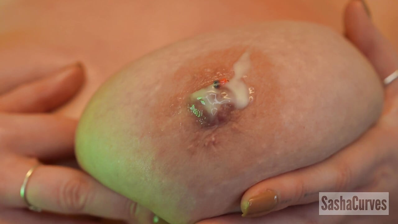 عملاقة تعاقب عبدة الحلمة 3