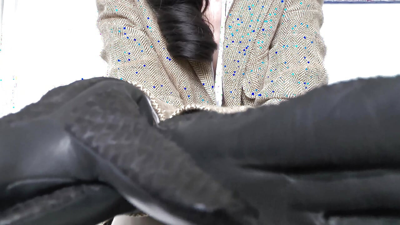 Mănușile de piele care scârțâie te fac să ejaculezi, Lady Victoria Valente