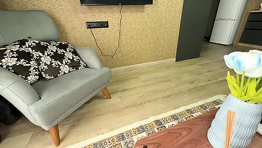 Я пришла приглядывать за сестрой моей подруги и трахнула ее в ее тугую киску