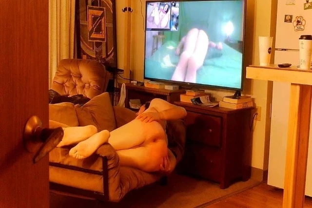 Naked self-spanking and anal sex fantasies
