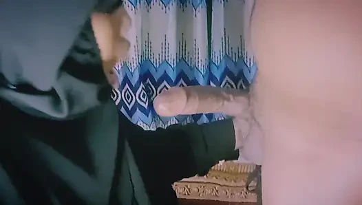 Wanita muslim berhijab dengan jilbab lagi asik ngentot sama cowok berhijab!