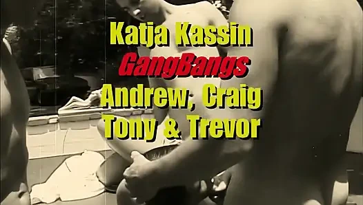 Birçok sert yarak aynı amına boşalmak istiyor