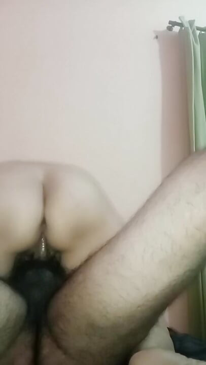 Primeira vez fodendo na meia-irmã com meio-irmão dasi fodendo em casa