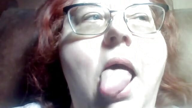 BBW daje ci z bliska klip jej nake wargi i usta całowanie i lizanie jej ust dla ciebie wymagany klip!