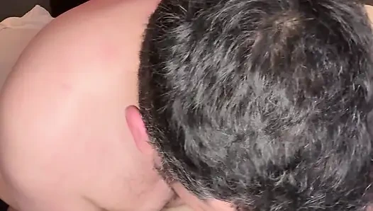 Ein molliger typ zahlt mich, damit er mich kann