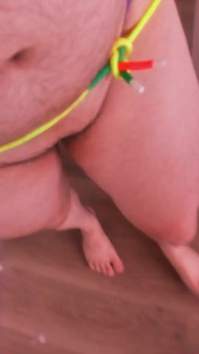 Berjalan dengan memek panas