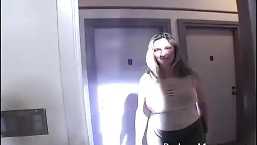 BBW-MILF-schlampe wird versohlt und zungenanal