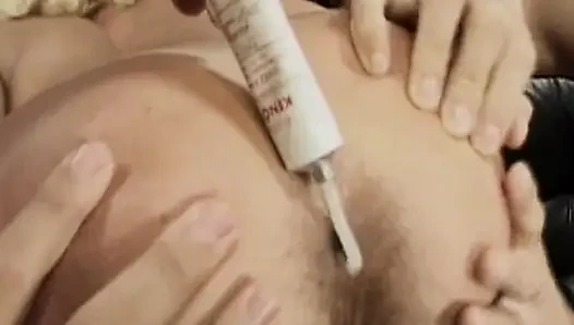 Fransa'dan mükemmel sarışın üçlü sekste anal sikiliyor