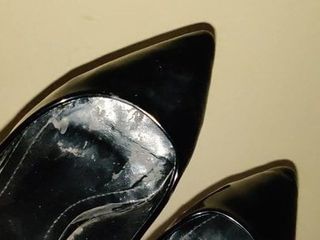 Sapatos pretos gostosos de 19 anos emprestados por algumas horas