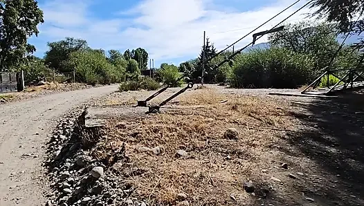 По дороге я встречаю старого друга и приглашаю его потрахаться