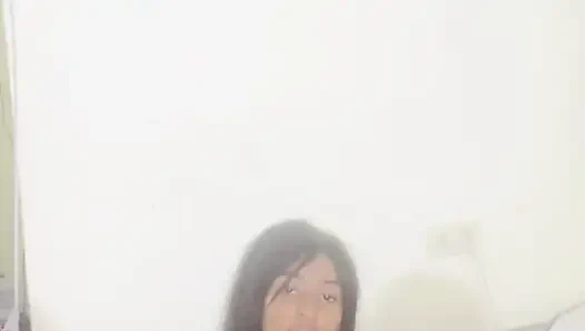 Sie ist super heiß, sie guckt sie an, komm und sie sehe mich